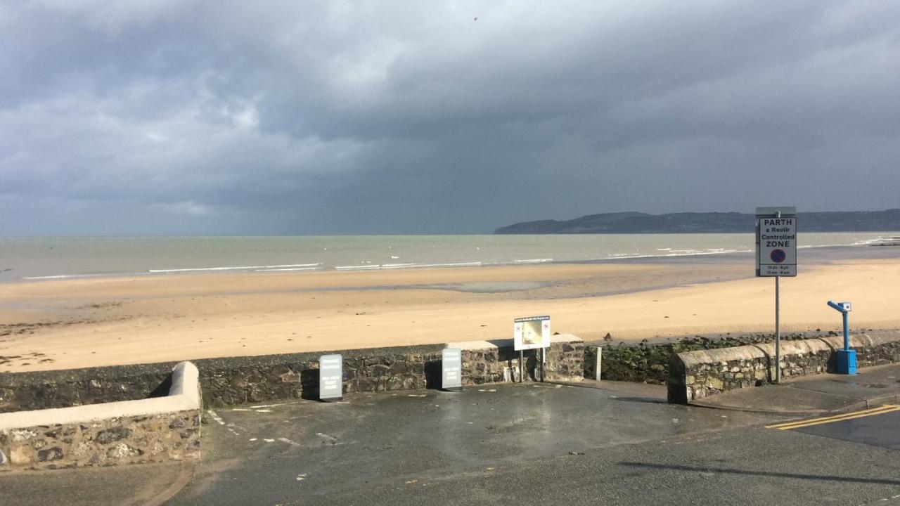 Sea View Guest House Benllech Exteriör bild